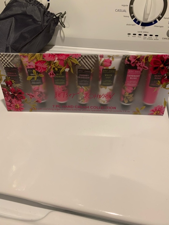 Betsey Johnson Other - Betsey Johnson 7-Pc Floral Hand Cream Collection - Pink Floral Pack